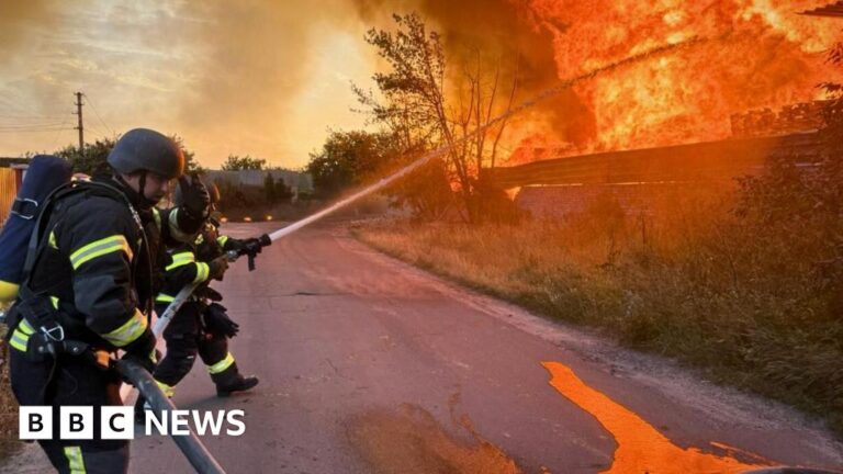 Read more about the article Ukraine suffers heaviest attack as Trump criticises Putin