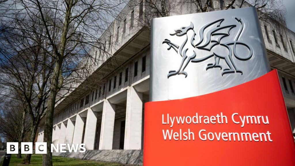 You are currently viewing Welsh government should sell Cathays Park complex, insider says