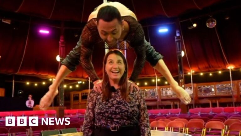 Read more about the article BBC reporter learns new tricks with Edinburgh Fringe acts