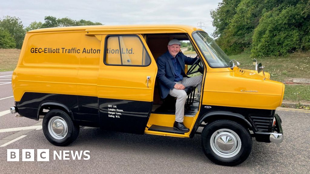 You are currently viewing Beloved by bands and bank robbers, the Ford Transit turns 60