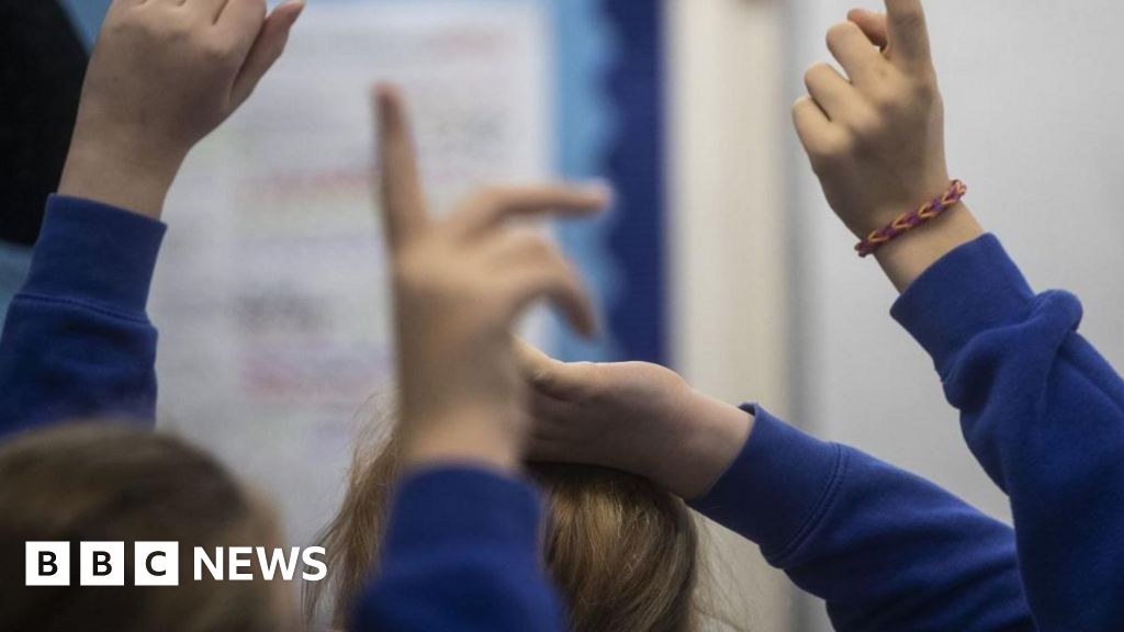 You are currently viewing Birmingham teacher Dale Millar-Evans banned over sexual messages