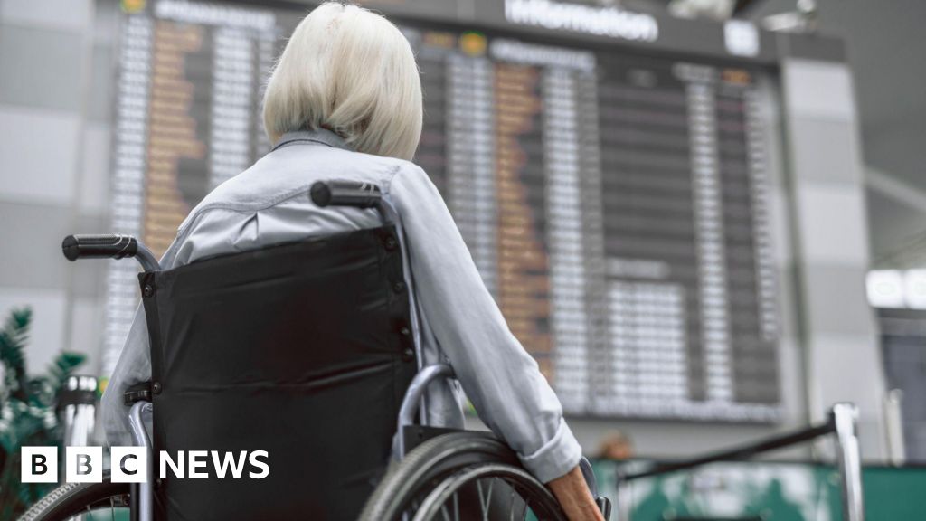 You are currently viewing Blue badge holders should not pay airport drop-off fees, charity says