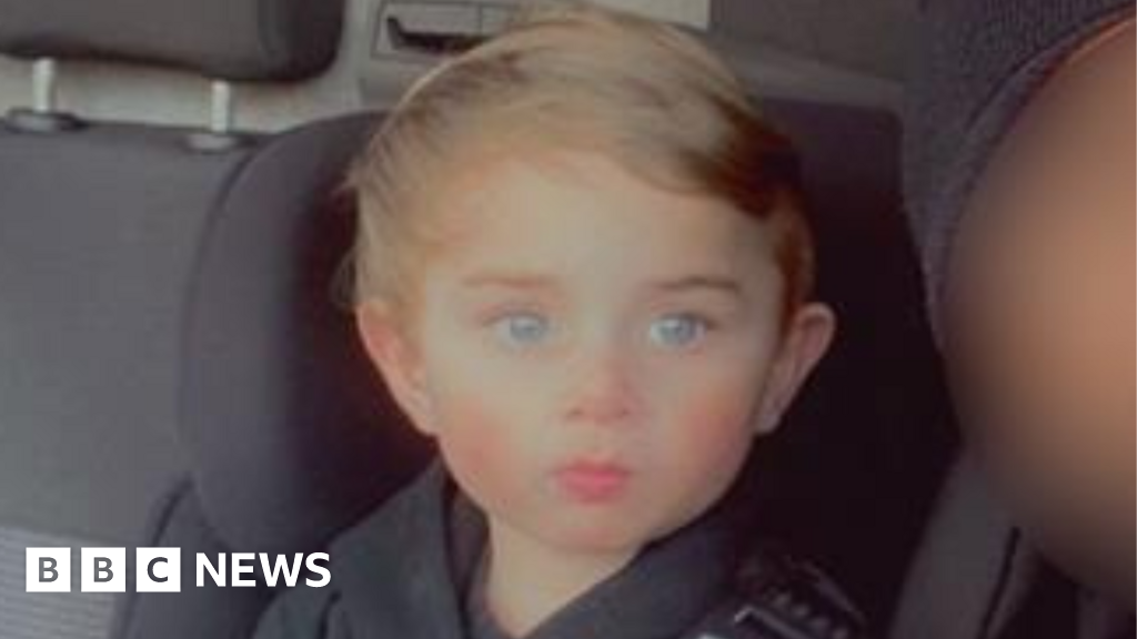 You are currently viewing Boy, 4, dies after being hit by bus outside Margate hospital