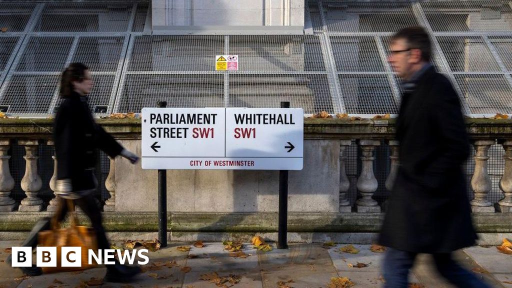 Read more about the article Civil service interns must all be working class, government says