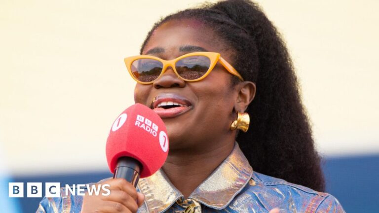 Read more about the article Clara Amfo says depression played a part in Radio 1 exit