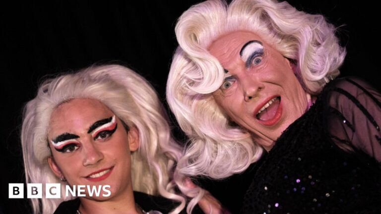 Read more about the article Deaf drag queens’ bid to keep gay sign language alive