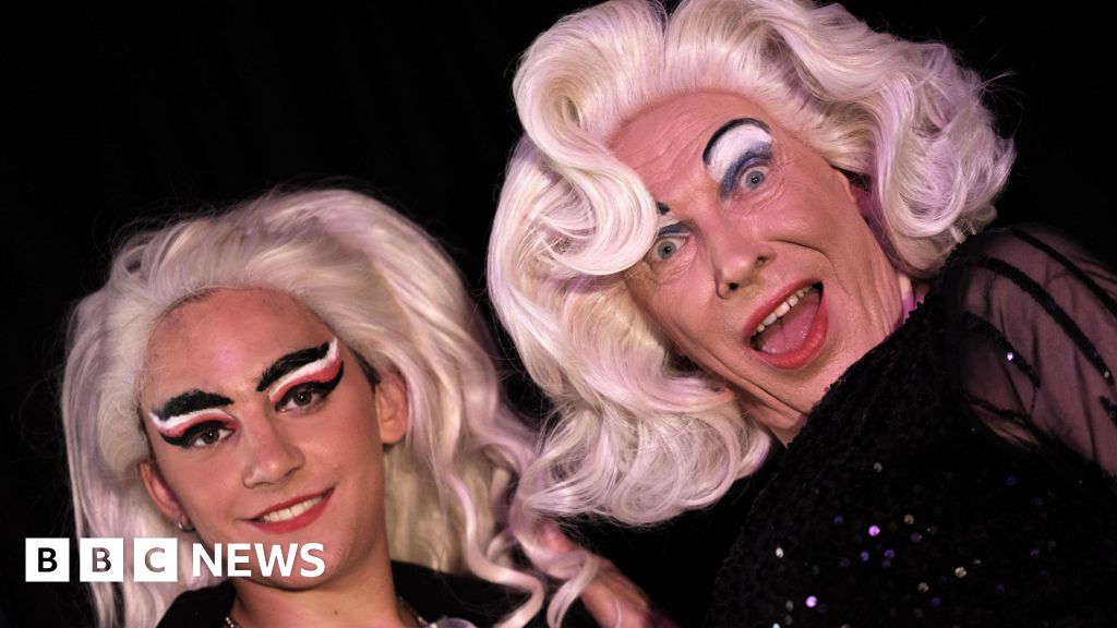 You are currently viewing Deaf drag queens’ bid to keep gay sign language alive