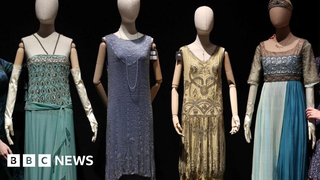 Downton Abbey 'iconic' props and costumes up for auction - Stream24 News You are currently viewing Downton Abbey ‘iconic’ props and costumes up for auction