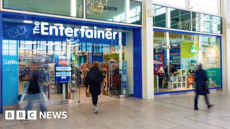 Read more about the article Entertainer founder gives toy shop chain to staff