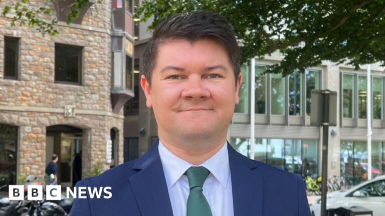 Read more about the article Falling birth rate in Jersey a ‘ticking bomb’