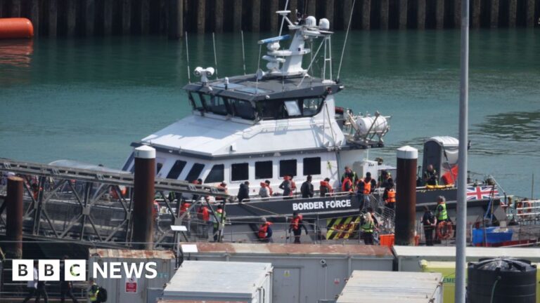Read more about the article First migrants detained under ‘one in, one out’ deal with France