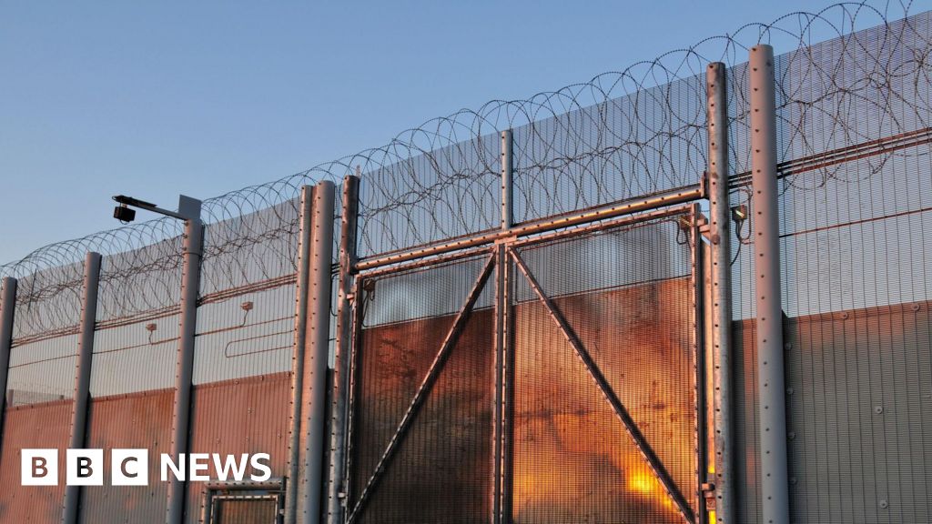 You are currently viewing Foreign criminals to face deportation after sentencing under new plans