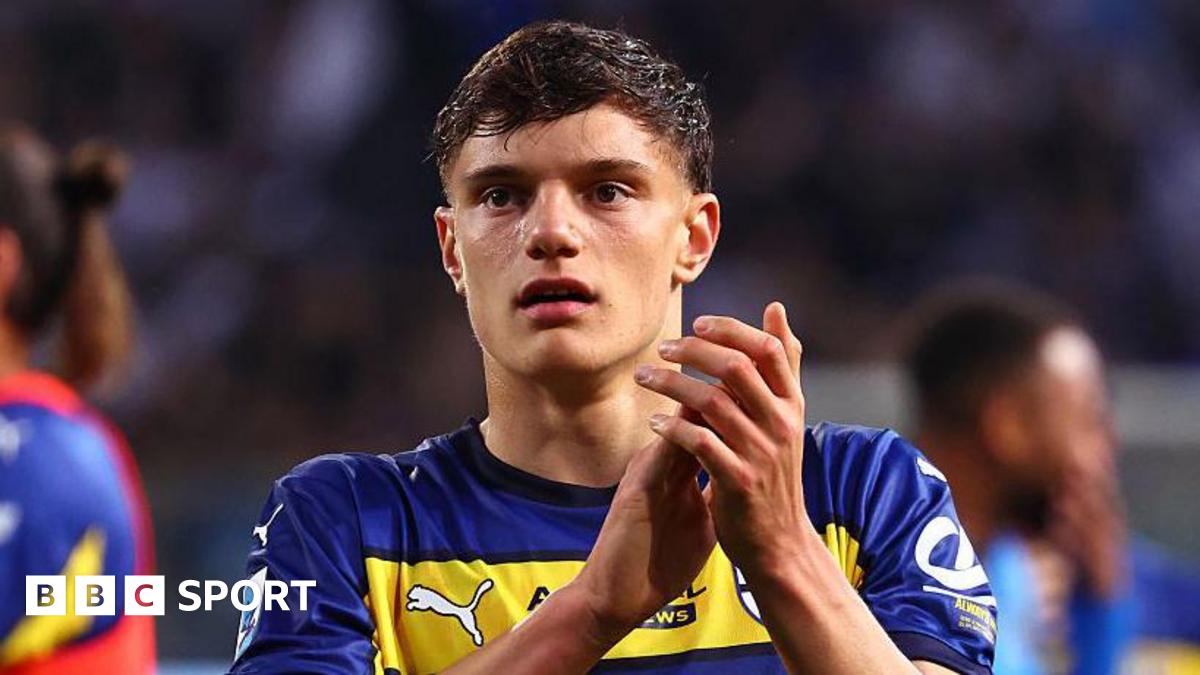 Read more about the article Giovanni Leoni: Liverpool sign 18-year-old defender from Parma for £26m