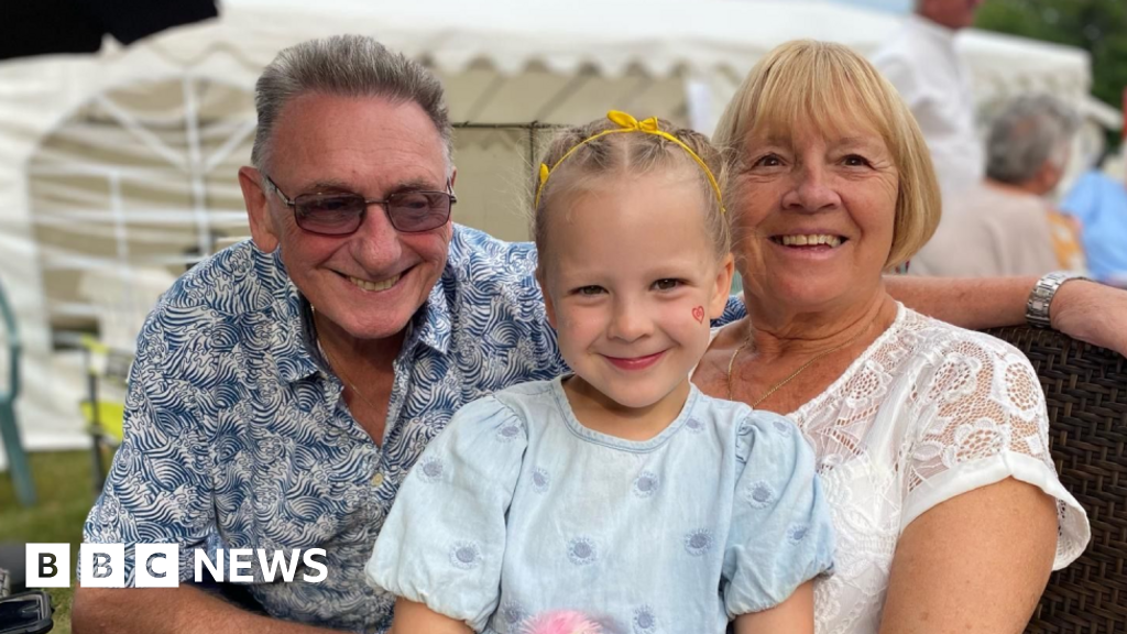 Read more about the article Holidays with grandparents ‘on the up’ amid summer childcare cost