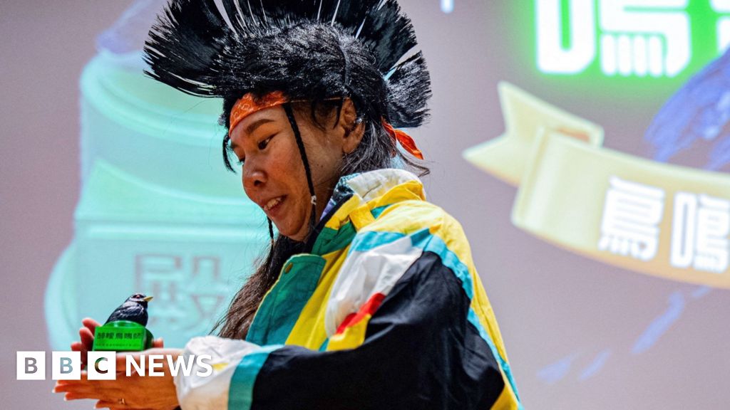 Read more about the article Hongkongers squawk-off in city’s first bird call contest