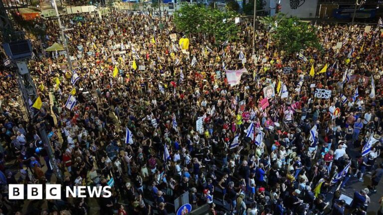 Read more about the article Huge crowds gather in Israel calling for hostage deal and end to Gaza war