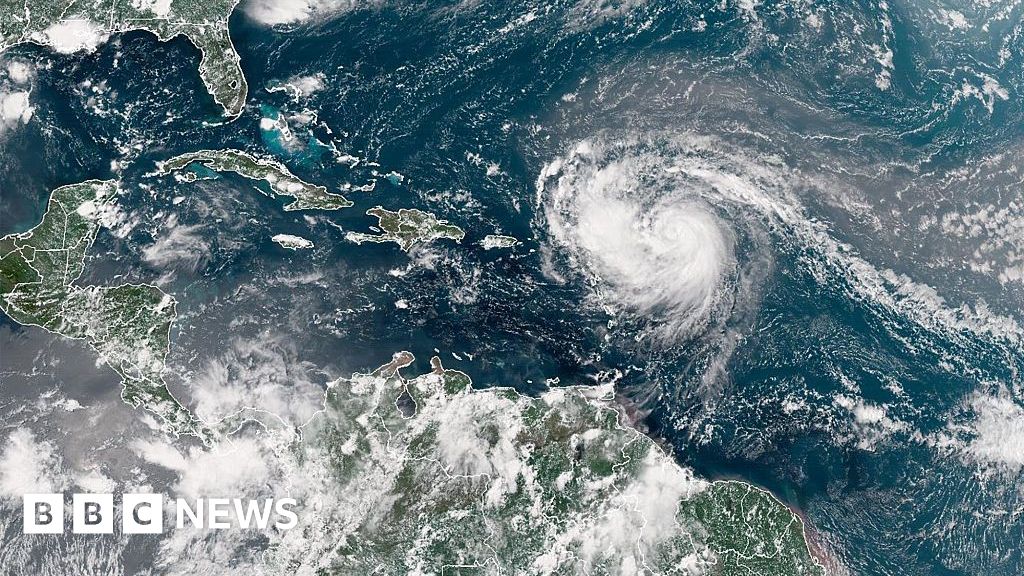 Read more about the article Hurricane Erin rapidly intensifies to category five storm