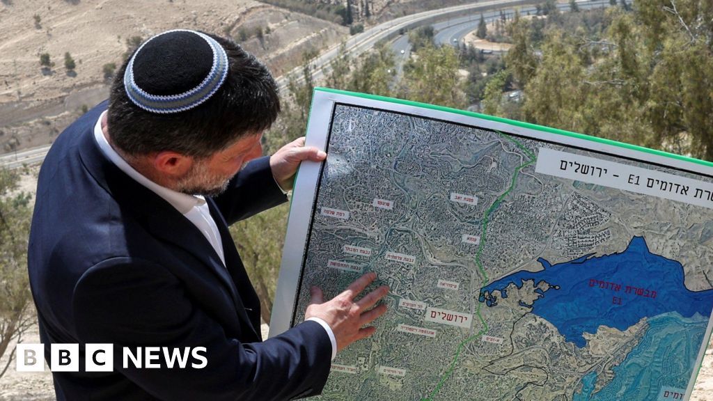 You are currently viewing Israeli settlement plans will ‘bury’ idea of Palestinian state, minister says