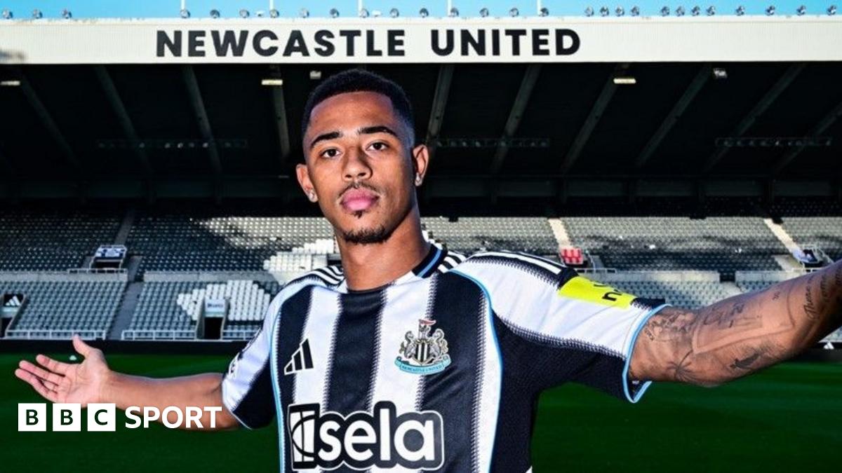 Read more about the article Jacob Ramsey: Newcastle United sign Aston Villa midfielder for £40m