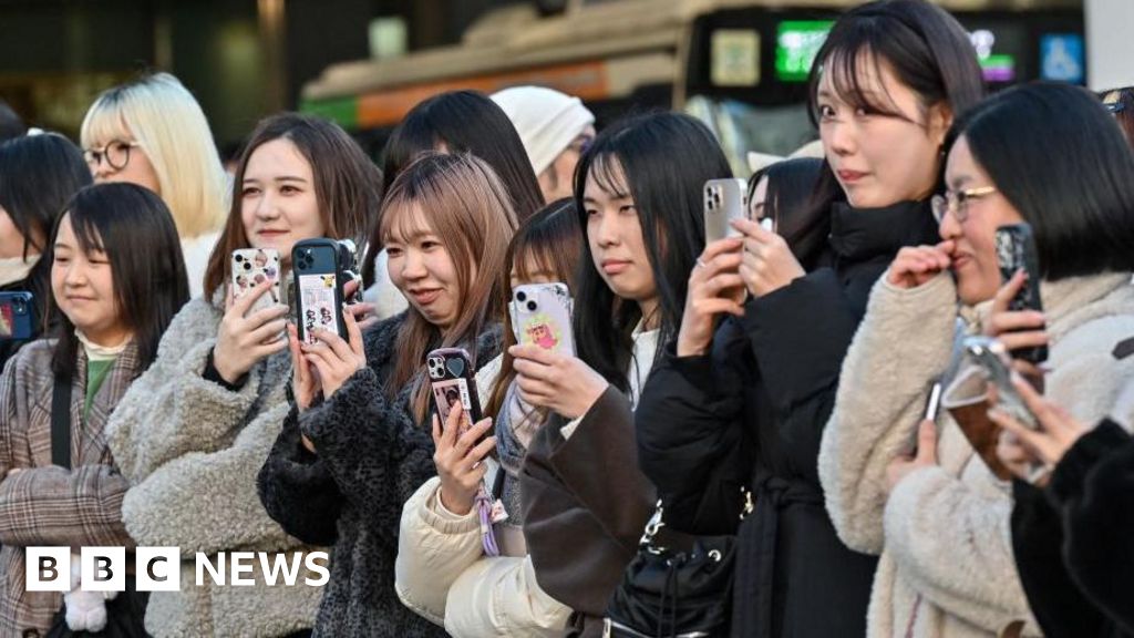 Read more about the article Japanese city proposes two-hour daily limit on smartphones for all residents