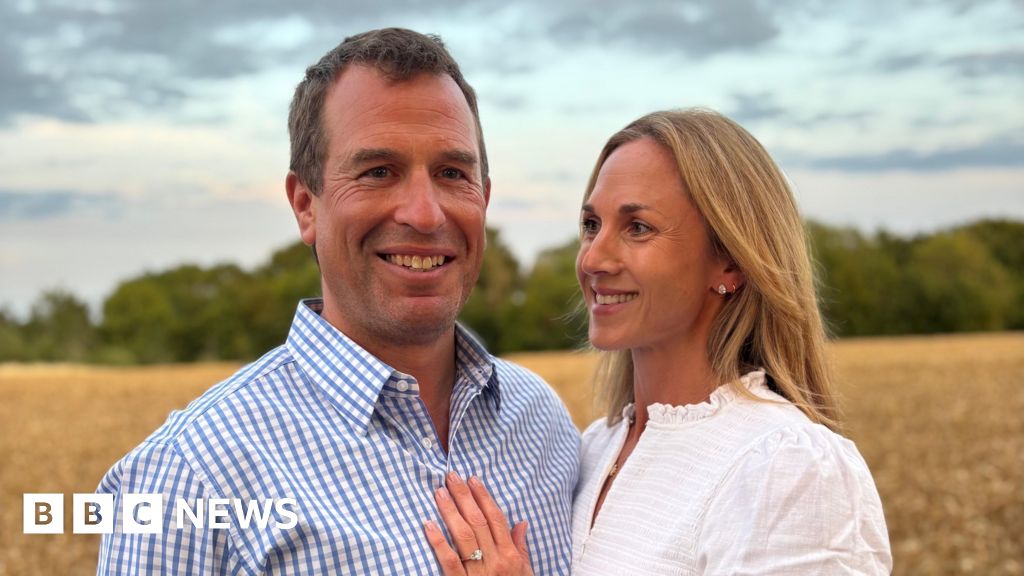 You are currently viewing King’s nephew Peter Phillips engaged to NHS nurse Harriet Sperling