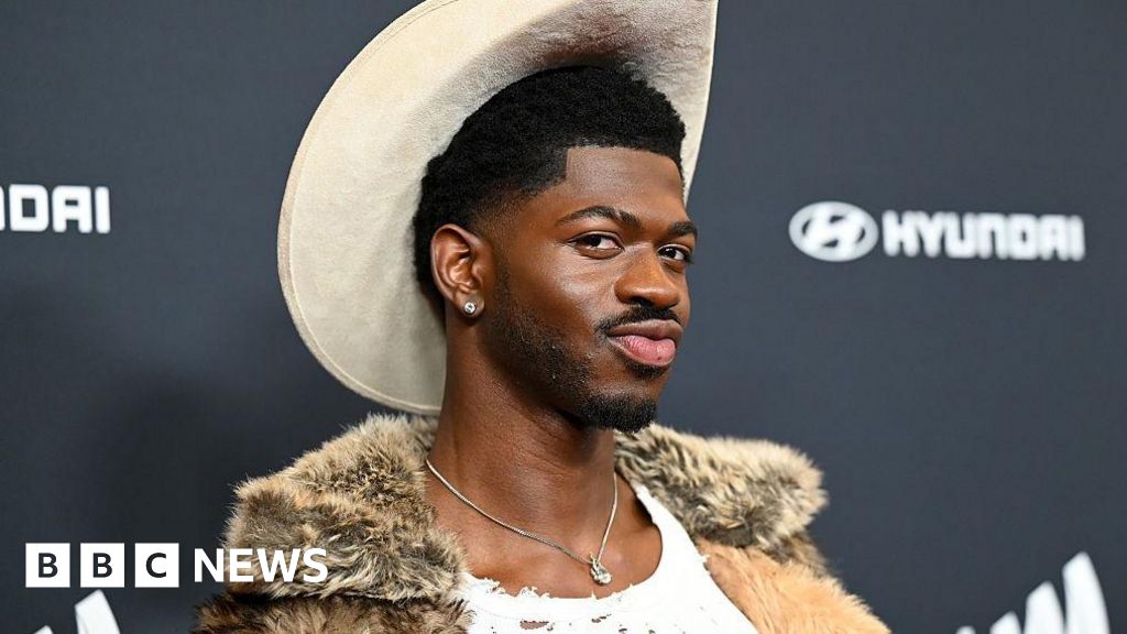 Read more about the article Lil Nas X arrested and taken to hospital after wandering LA streets in underwear