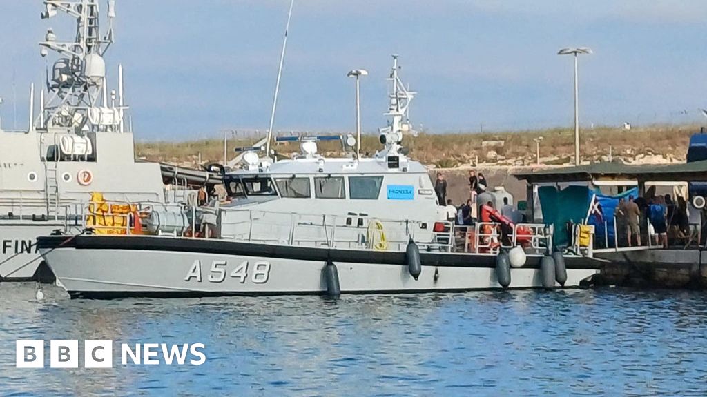 You are currently viewing Migrant boats capsize off Italian coast, killing at least 27