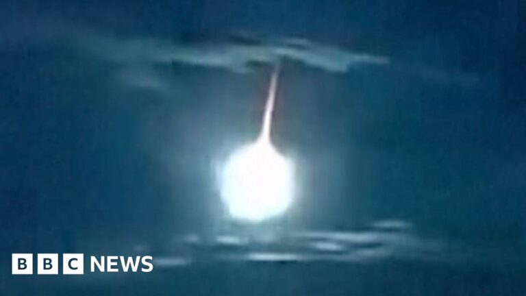 Read more about the article Moment fireball lights up night sky in Japan
