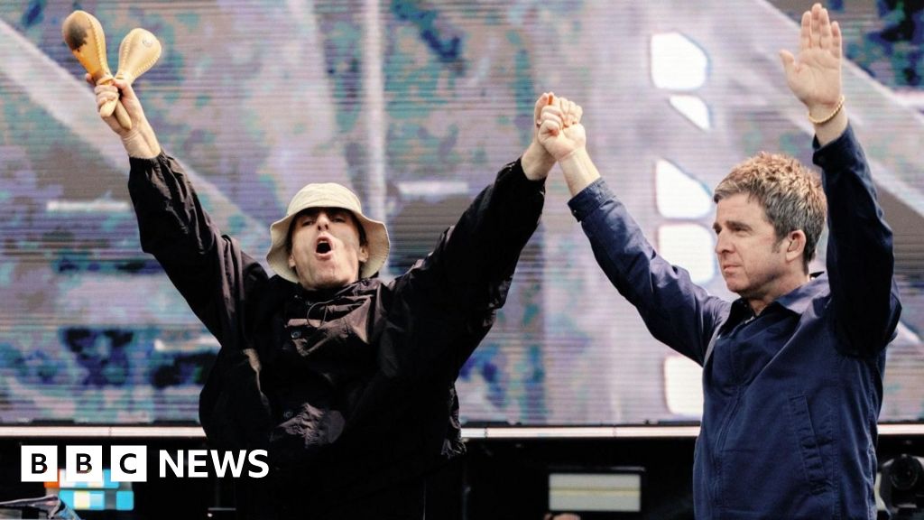 You are currently viewing Oasis call Edinburgh Council a ‘bunch of snakes’ over fan comments