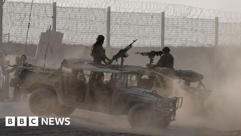 Palestinians flee IDF attacks as Israelis protest against occupation plan - Stream24 News You are currently viewing Palestinians flee IDF attacks as Israelis protest against occupation plan