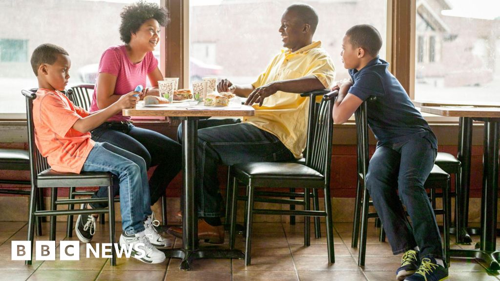 People buying less fast food as grocery prices remain high - Stream24 News You are currently viewing People buying less fast food as grocery prices remain high