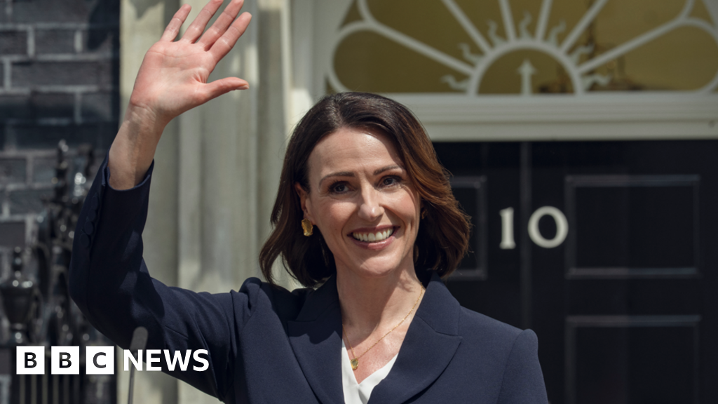 Read more about the article ‘Playing the Prime Minister ‘changes your perception’ of politics’ says Suranne Jones