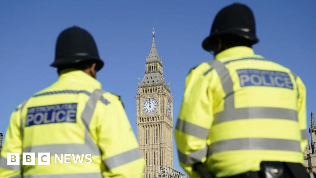 Read more about the article Police pay rise of 4.2% derided as ‘barely treading water’