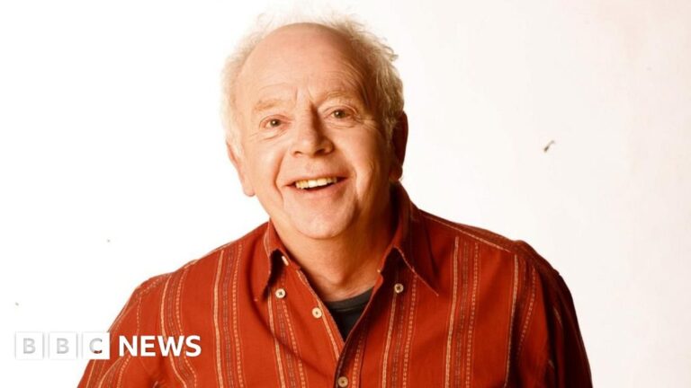 Read more about the article Ray Brooks, voice of Mr Benn, dies aged 86