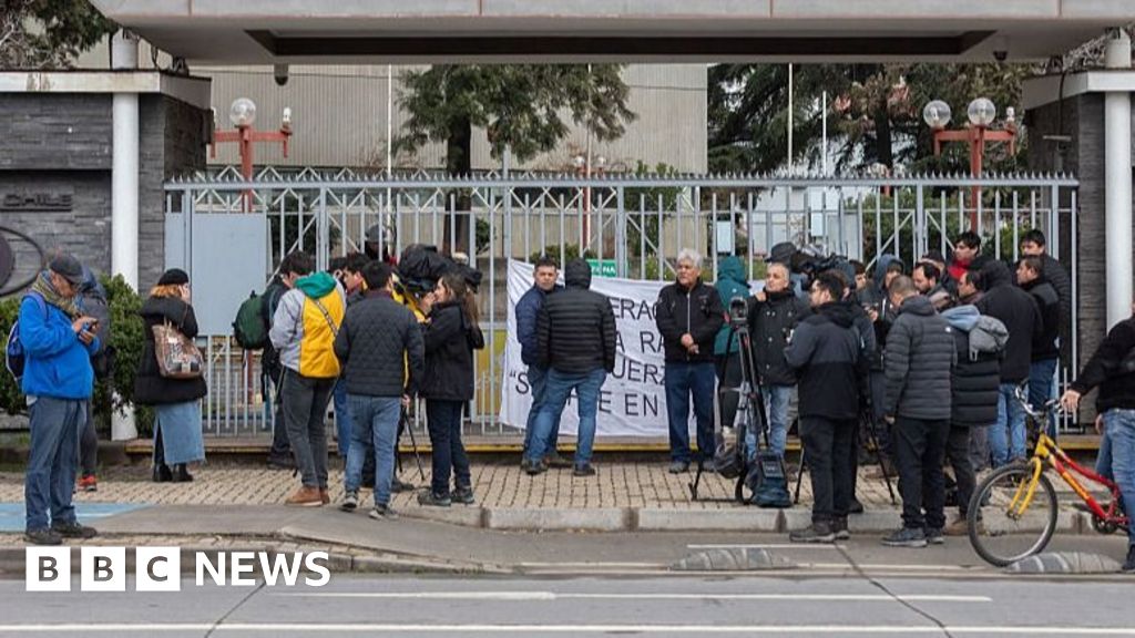 Rescuers seek two trapped Chilean miners after four found dead - Stream24 News You are currently viewing Rescuers seek two trapped Chilean miners after four found dead