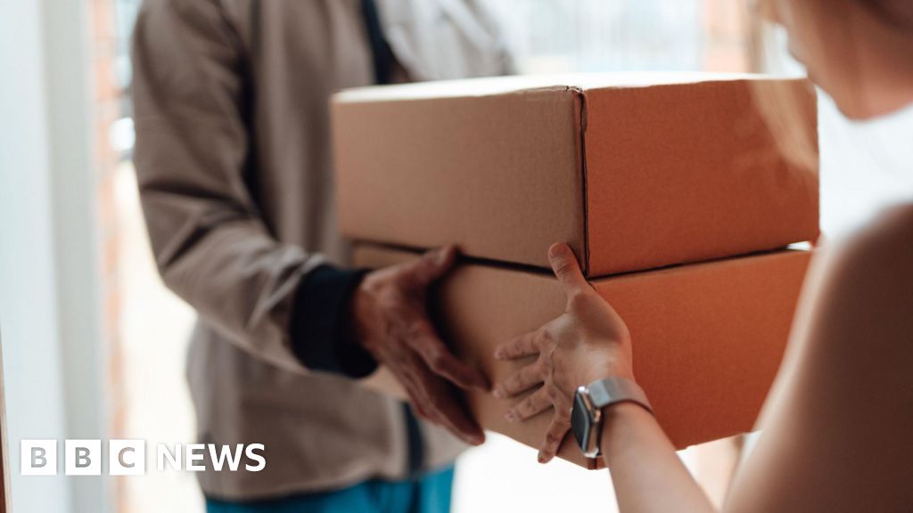 Royal Mail and DHL halt some US deliveries over tariffs - Stream24 News You are currently viewing Royal Mail and DHL halt some US deliveries over tariffs