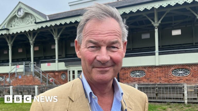 Read more about the article Rupert Lowe mistakes charity rowers for ‘illegal migrants’