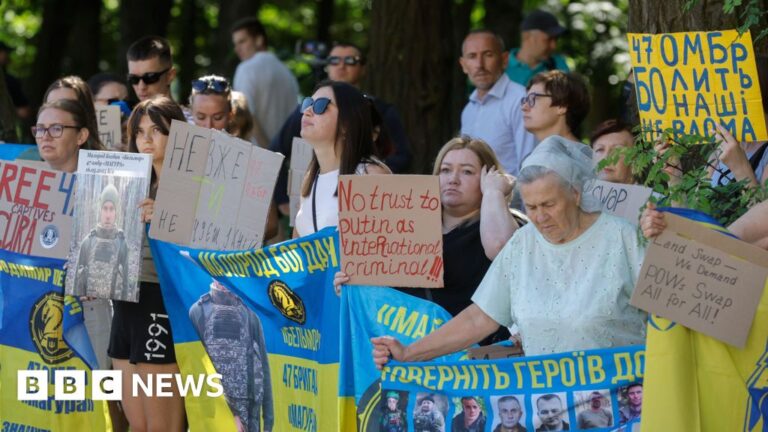 Read more about the article Sidelined Ukrainians look on as Trump and Putin meet for Alaska talks