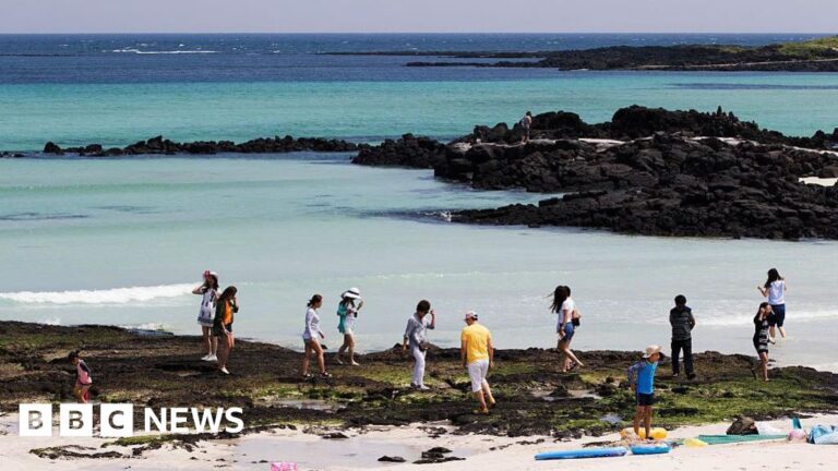Read more about the article South Korean police tell tourists on holiday island Jeju to behave