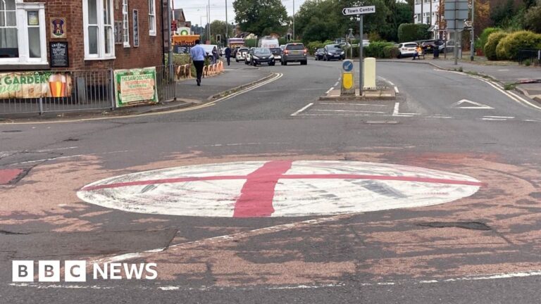 Read more about the article St George flags to stay on Worcestershire lampposts but not roundabouts