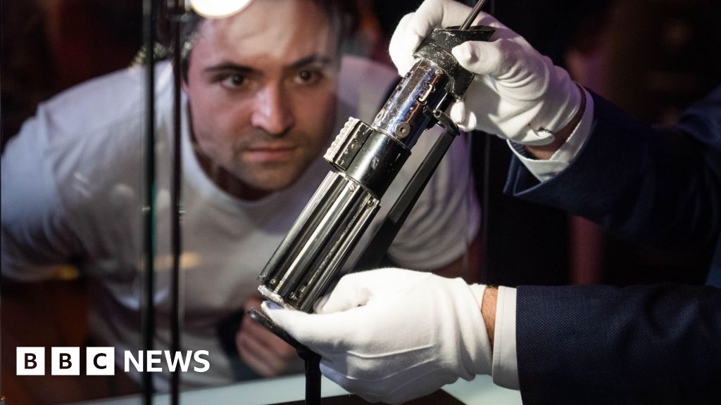 Star Wars Darth Vader lightsaber put at £7m displayed - Stream24 News You are currently viewing Star Wars Darth Vader lightsaber put at £7m displayed