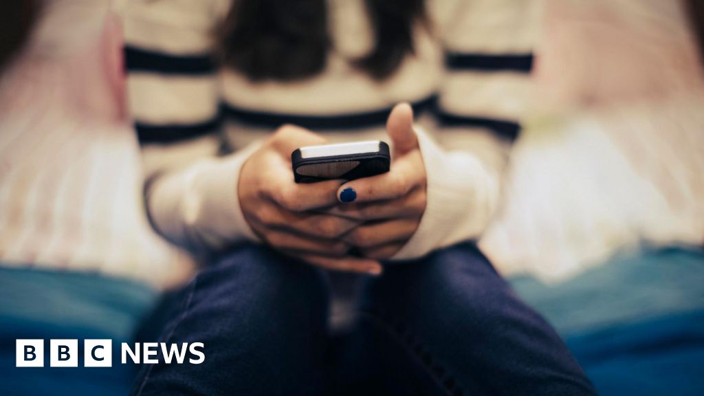 Read more about the article Sussex students reminded of text mental health service