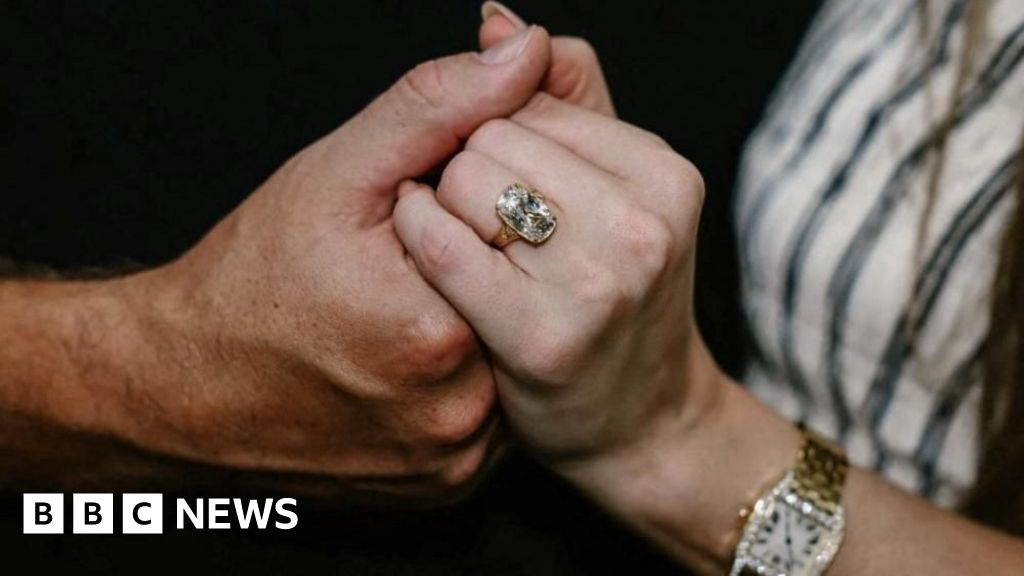 Read more about the article Tayvis are engaged – what we learned, and how fans reacted