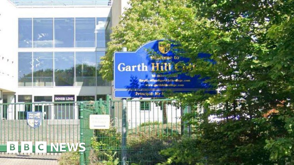 Read more about the article Teacher banned for sending “sexual” messages to Bracknell student