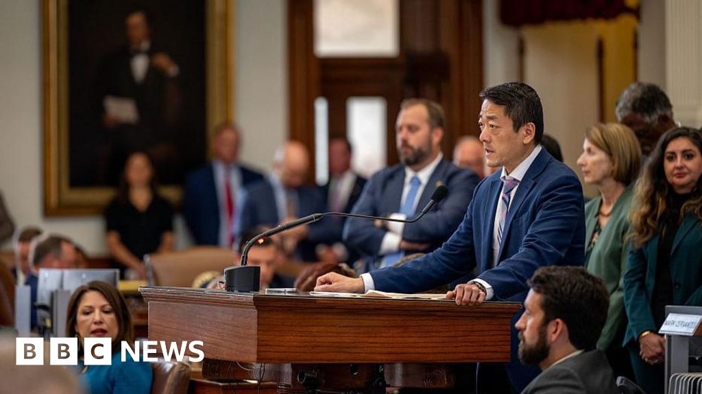 Read more about the article Texas house votes to approve Republican redistricting maps