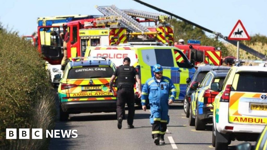 Read more about the article Three dead and one hurt in Isle of Wight helicopter crash