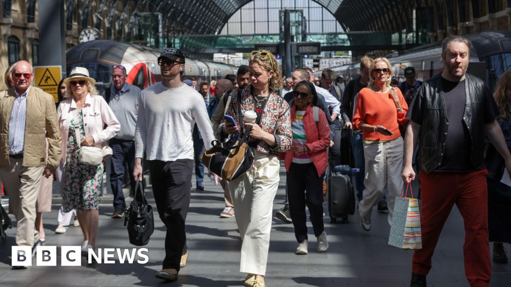 Read more about the article Travellers warned of bank holiday disruption