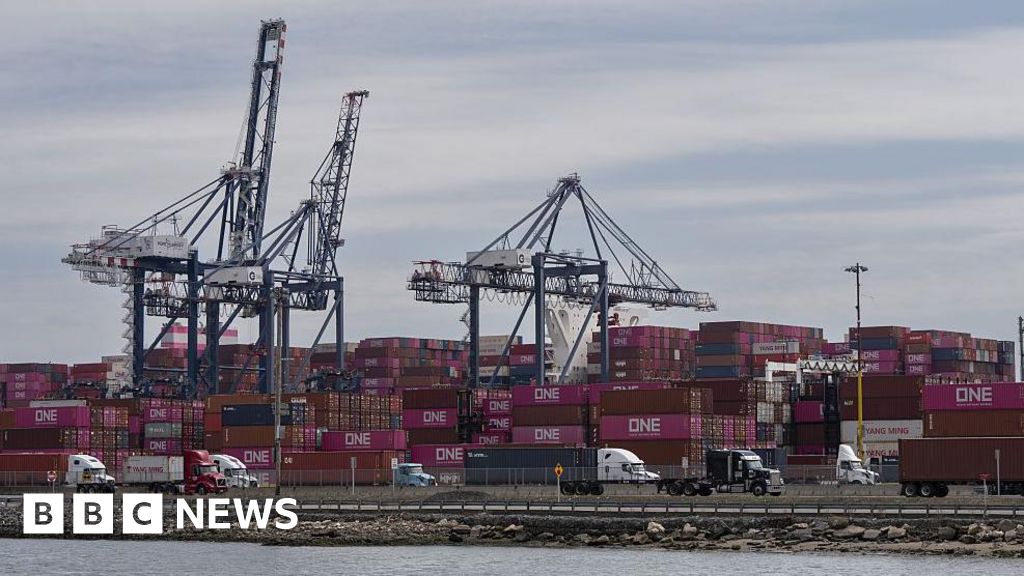 Read more about the article Trump order ends global tariff exemption for low-cost goods
