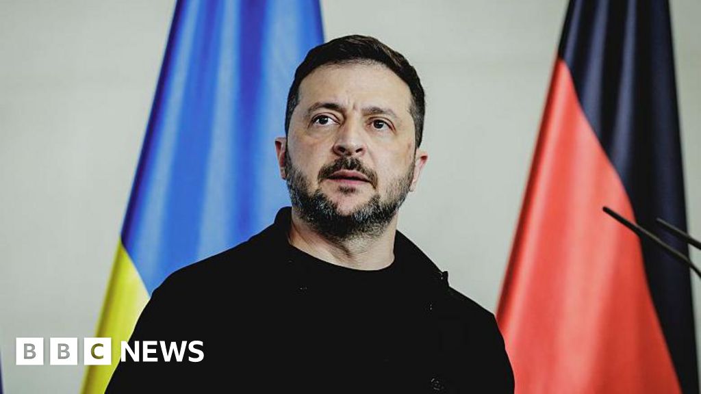 You are currently viewing Trump shifts ceasefire stance and urges Ukraine to agree Russia peace deal