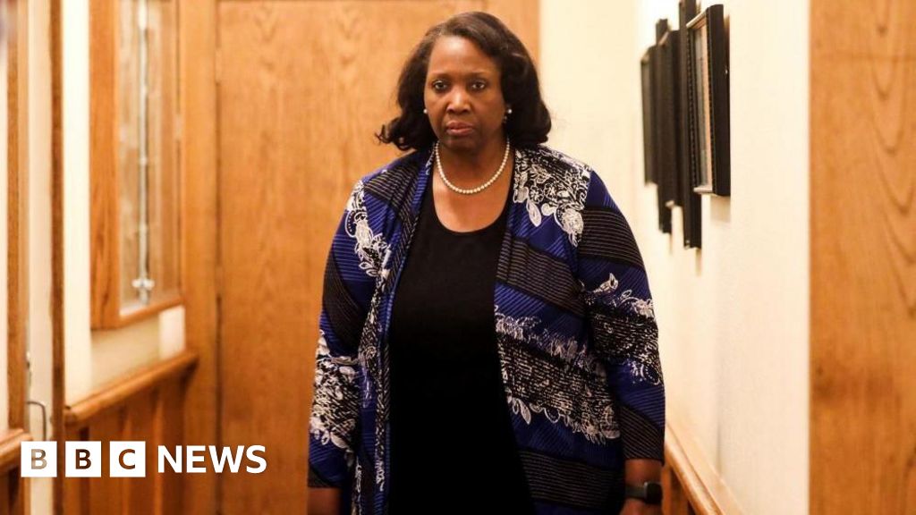 Read more about the article US Fed Governor Lisa Cook sues Trump over attempt to fire her